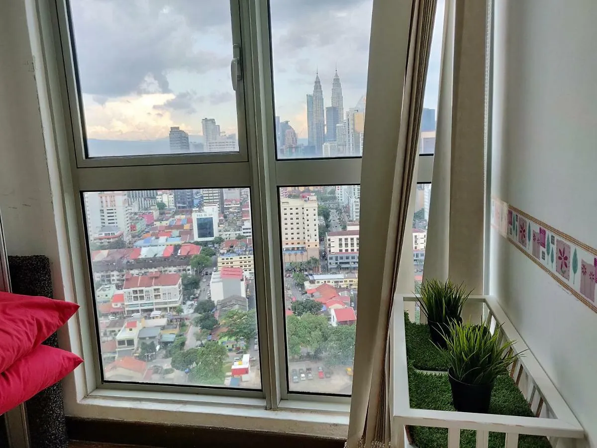 Regalia Suites & Residences Klcc Infinity Pool By 109 Global Host Kuala Lumpur
