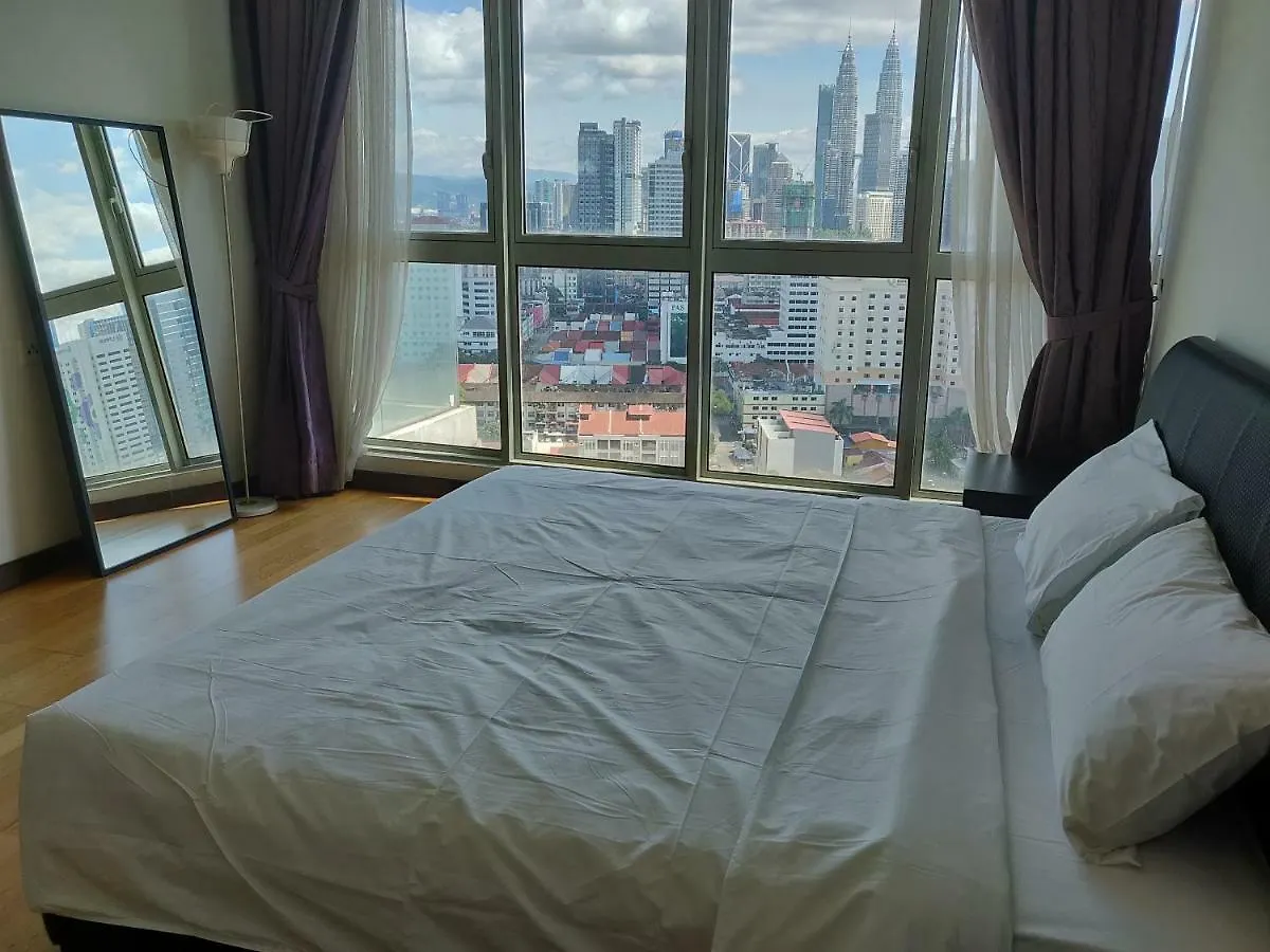 Regalia Suites & Residences Klcc Infinity Pool By 109 Global Host Kuala Lumpur Apartment